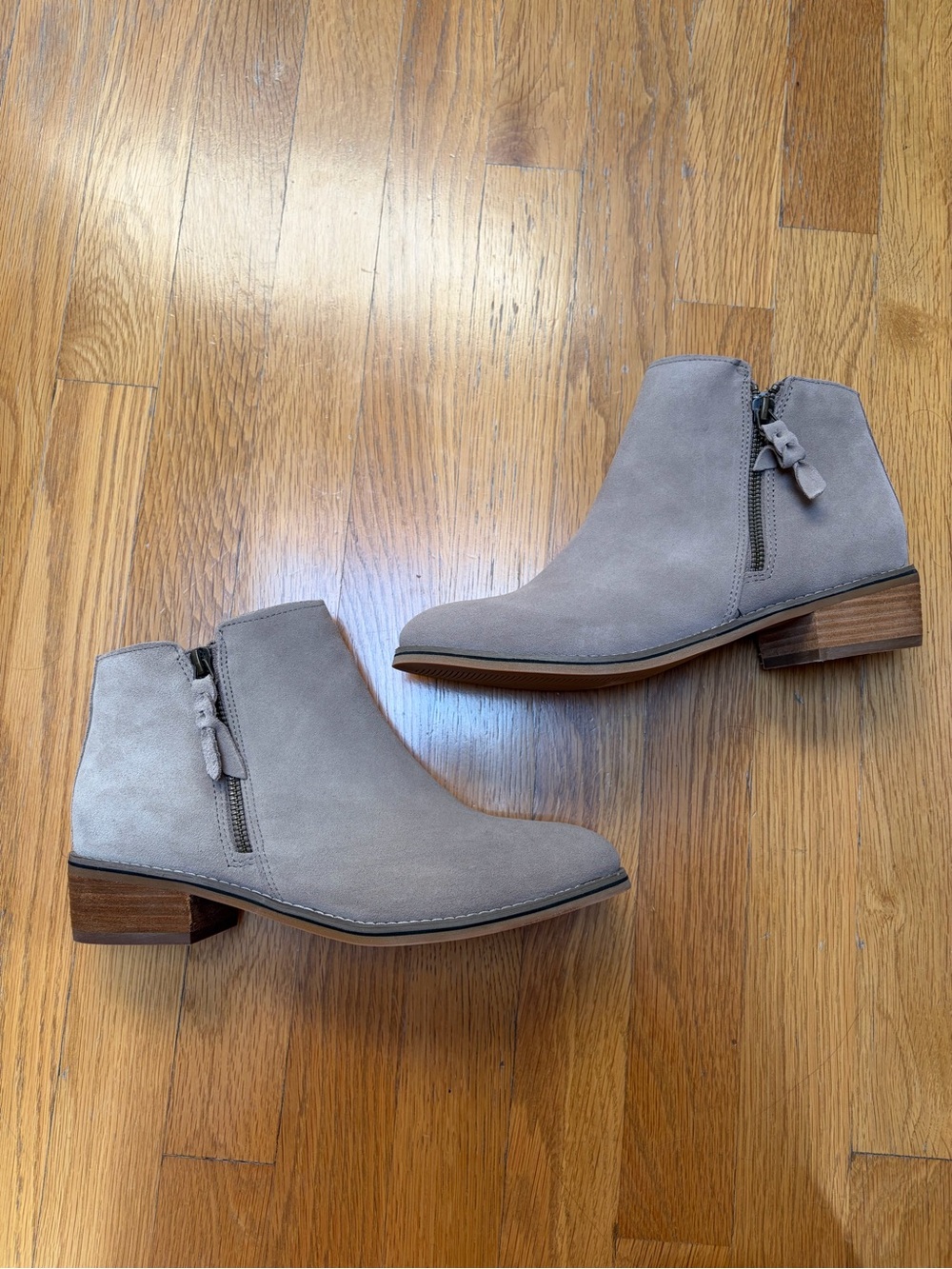 Like new Blondo Liam Waterproof Suede Booties Mushroom in 9